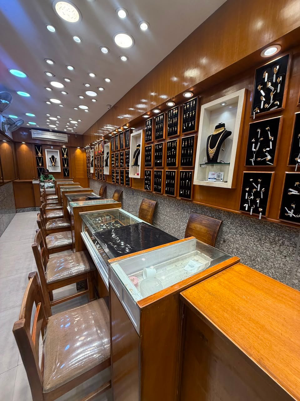 Aina Gold's showroom in Shivajinagar, Bengaluru